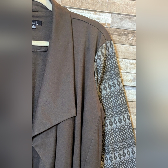 Violet B. Cascading Waterfall Effect W/Aztec Sleeves Short Cardigan - Picture 3 of 16